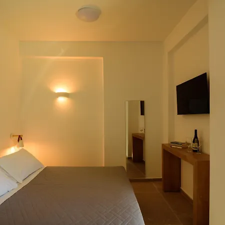 Elia Apartment *